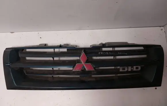 Mitsubishi Pajero Front bumper upper radiator grill MR387981