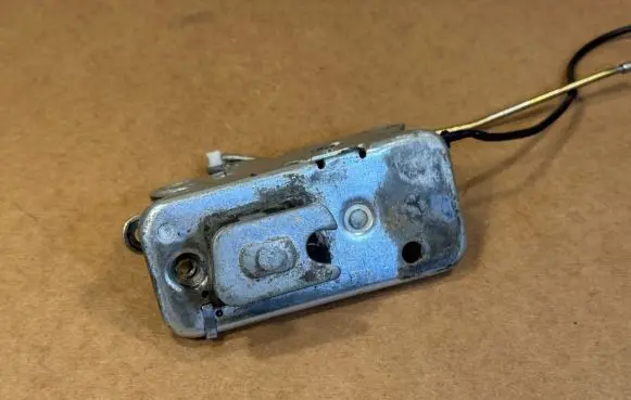 Mercedes-Benz G W461 W463 1st Gen Front door lock A4637200335