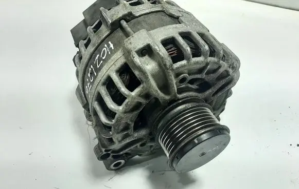 Volkswagen PASSAT B7 Generator/alternator 03L903024F