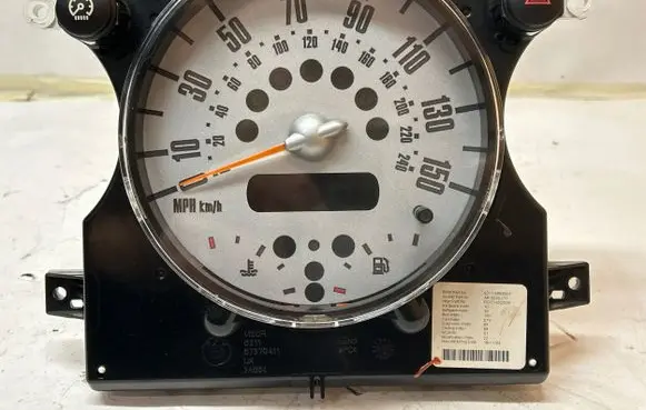 Mini Cooper Hatch Hardtop Speedometer (instrument cluster) 67379411 6211