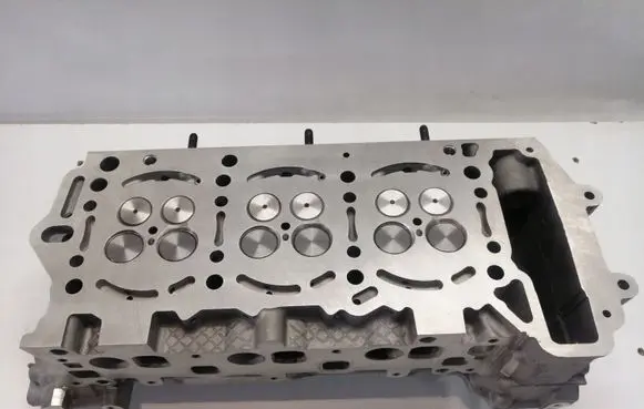 Mercedes-Benz GLK (X204) Engine head A6420108820 R6420163601