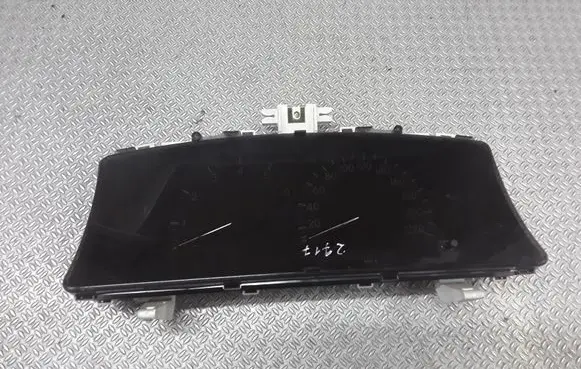 Toyota Corolla Verso E121 Speedometer (instrument cluster) 8380013150