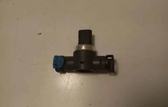 Volvo XC60 Fuel pressure sensor 31432653 8045B AEA8Q