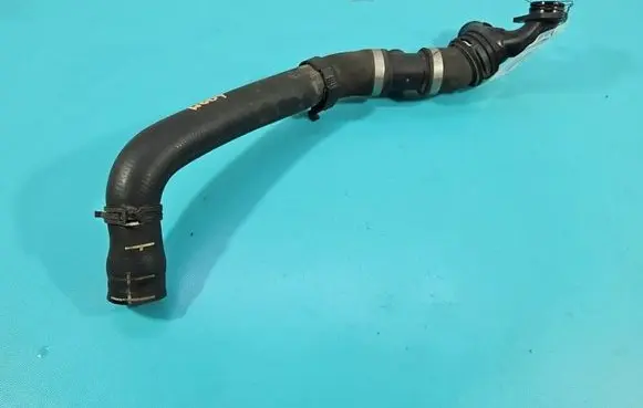 Engine coolant pipe/hose