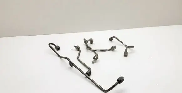 Toyota Avensis T270 Fuel injector supply line/pipe 