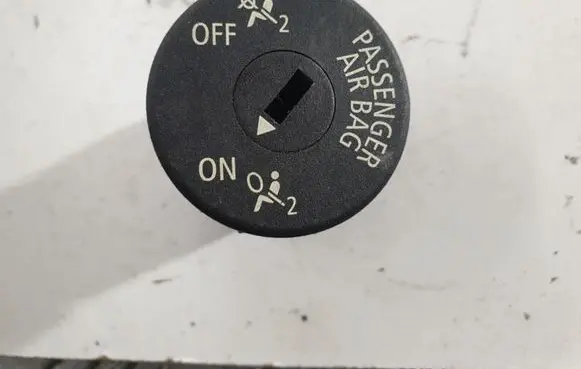 BMW 5 F10 F11 Passenger airbag on/off switch 9196888