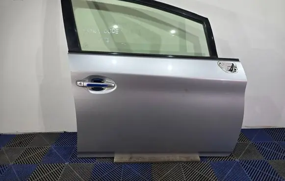 Toyota Prius (XW30) Front door