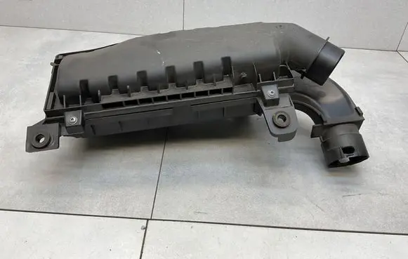Peugeot 2008 II Air filter box 9812735680