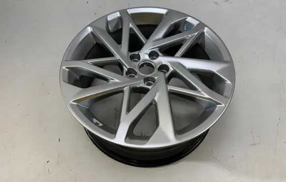Hyundai Genesis R20 alloy rim 