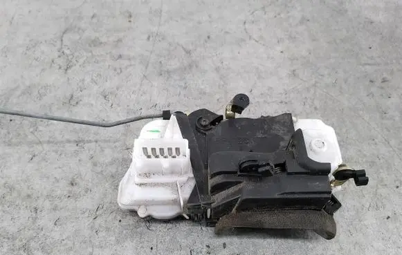 Peugeot 607 Front door lock