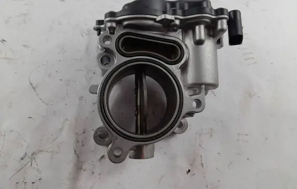 Volkswagen Golf VIII Throttle valve 05L128063E 13312499E V29128547D