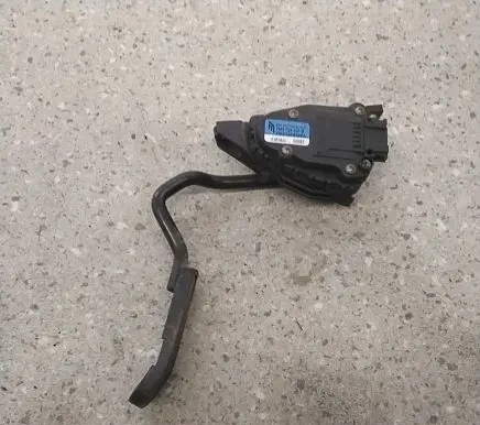 Volkswagen Sharan Accelerator throttle pedal 7M3723507B YM219F836FA 6PV00777002