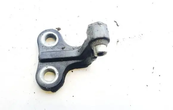 Volvo V50 Front door upper hinge 30784890 a046572