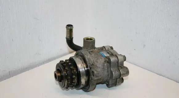 Nissan X-Trail T30 Power steering pump 8H800 27132040