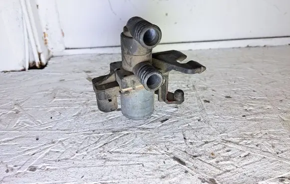 BMW 3 E36 Coolant heater control valve 1387846 1147412052
