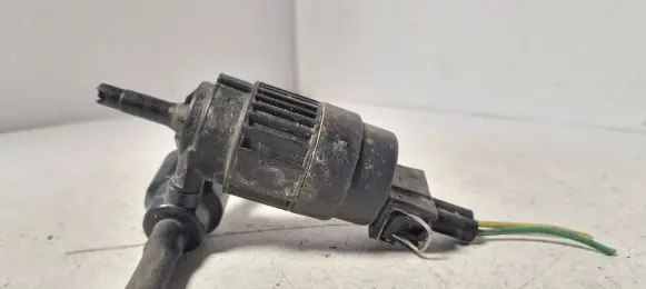 Opel Zafira B Windscreen/windshield washer pump 090586632