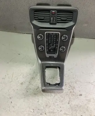 Volvo V40 Center console