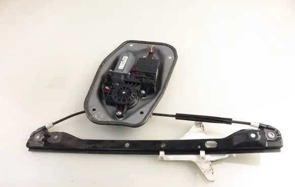 Volkswagen Golf Plus Rear door window regulator with motor 5M0839462 5M0839402B
