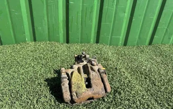 Opel Vivaro Rear brake caliper 95516292 93174805
