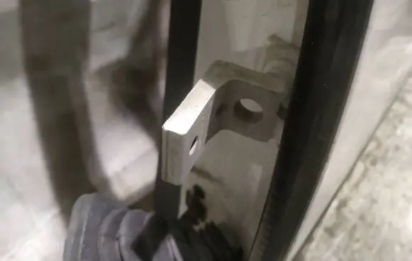 Skoda Octavia Mk2 (1Z) Rear door lower hinge 