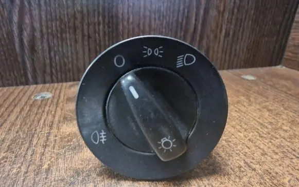 Volkswagen Golf IV Light switch 1C0941531