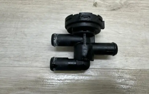 Volkswagen Touareg II Coolant heater control valve 7D0121805A