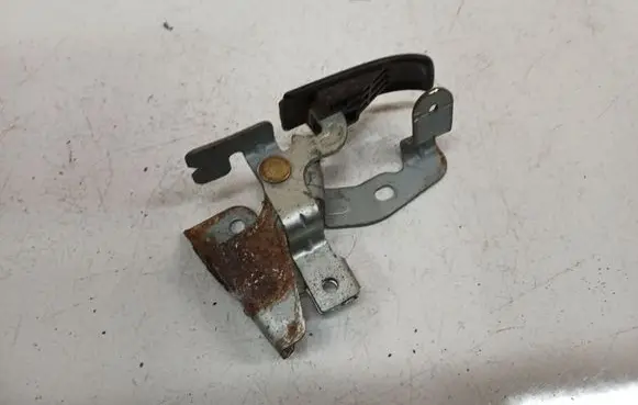 Mazda 3 I Fuel tank opening switch 