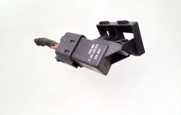 Volkswagen Tiguan Glow plug pre-heat relay 0281003038 038907281D