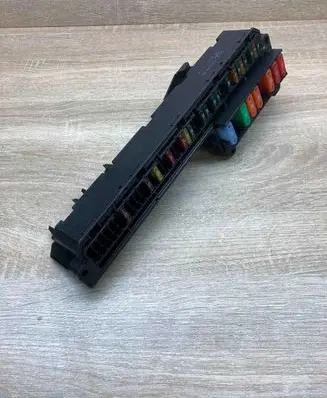 BMW 5 E60 E61 Fuse module 6957330