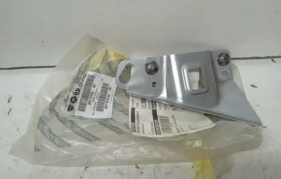 Fender mounting bracket