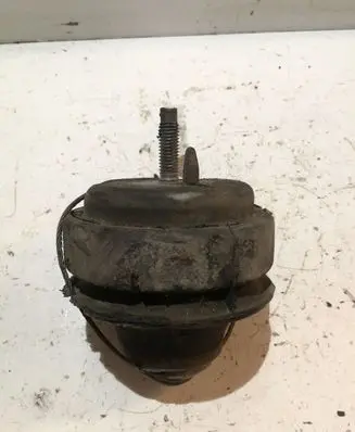 Volvo V70 Engine mount bracket 8683936