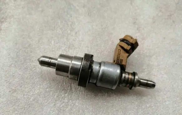 Toyota Avensis T250 Fuel injector 2371026010 2371026011