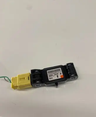 Suzuki Grand Vitara II Airbag deployment crash/impact sensor 3893065J30 W002T11871
