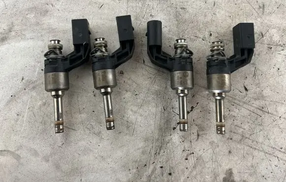 Audi A1 Fuel injector 03C906036M