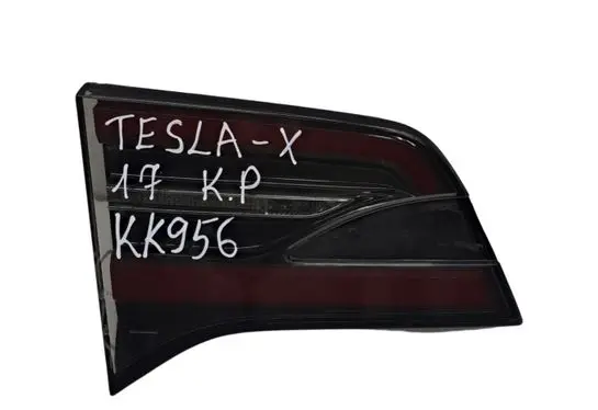 Tailgate rear/tail lights