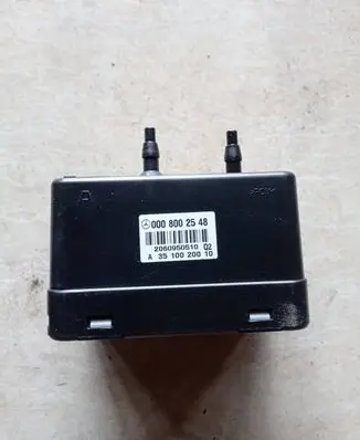Mercedes-Benz GL X164 Central locking vacuum pump 0008002548 A3510020010