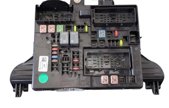 Opel Insignia A Fuse module 13277319 5561 87LTFQ