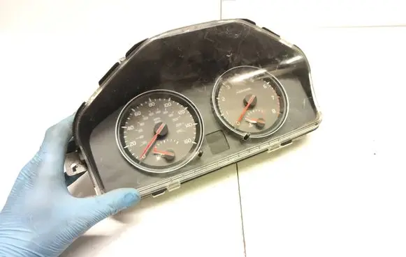 Volvo V50 Speedometer (instrument cluster) 30710072 4573A100390
