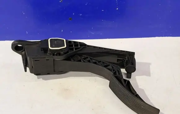 Mercedes-Benz GL X164 Accelerator throttle pedal A1643000504