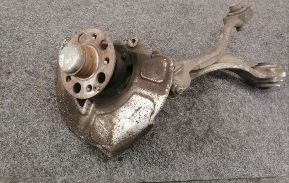 Mercedes-Benz CLS C218 X218 Front wheel hub spindle knuckle