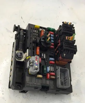 Citroen C4 Grand Picasso Fuse module 9664706280