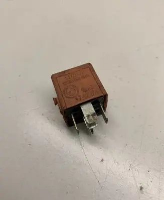 BMW 5 E60 E61 Other relay 12631742690 V23134E52X344