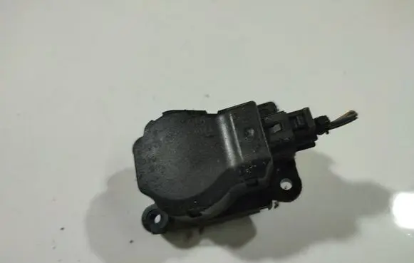 Volkswagen Fox Air flap motor/actuator 3M5H19E616AB