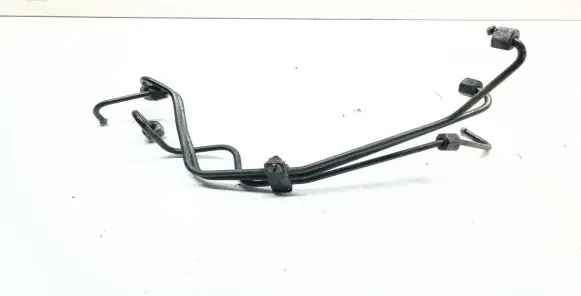 Volkswagen PASSAT B5.5 Fuel injector supply line/pipe 