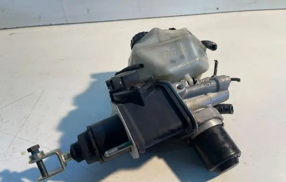 Mercedes-Benz E W211 Master brake cylinder 0204024105