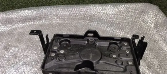 Mitsubishi Pajero Battery tray MR440935 8201A087 8201A086