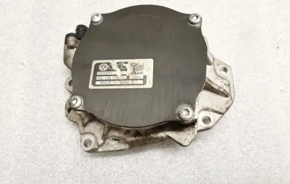 Audi A1 Vacuum pump 03L145100B