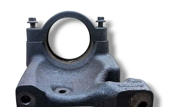 Engine mounting bracket
