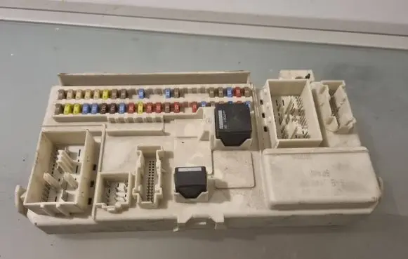 Volvo V50 Fuse module 31268178