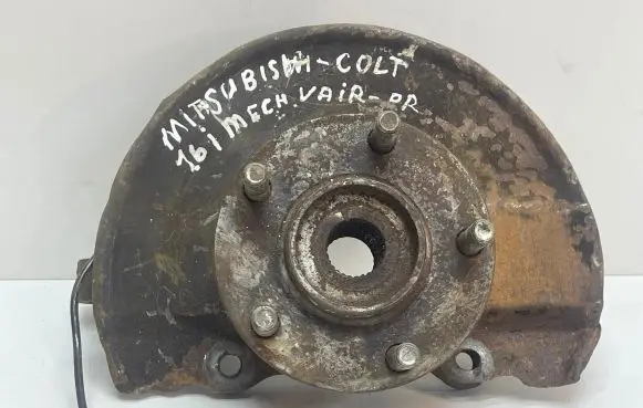 Mitsubishi Colt Front wheel hub
